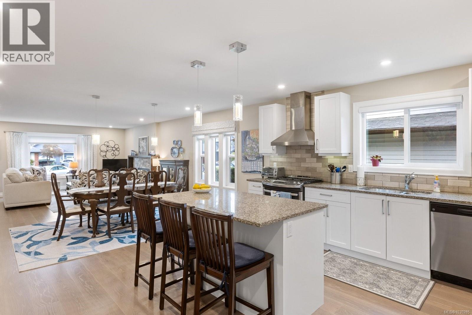  3982 Bel Nor Place, Saanich