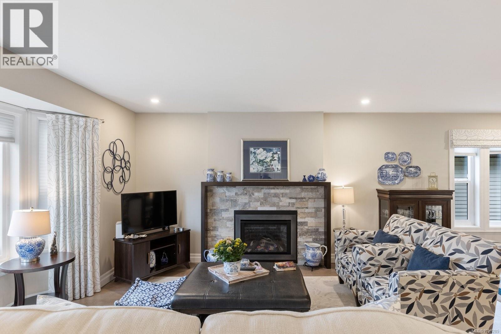  3982 Bel Nor Place, Saanich