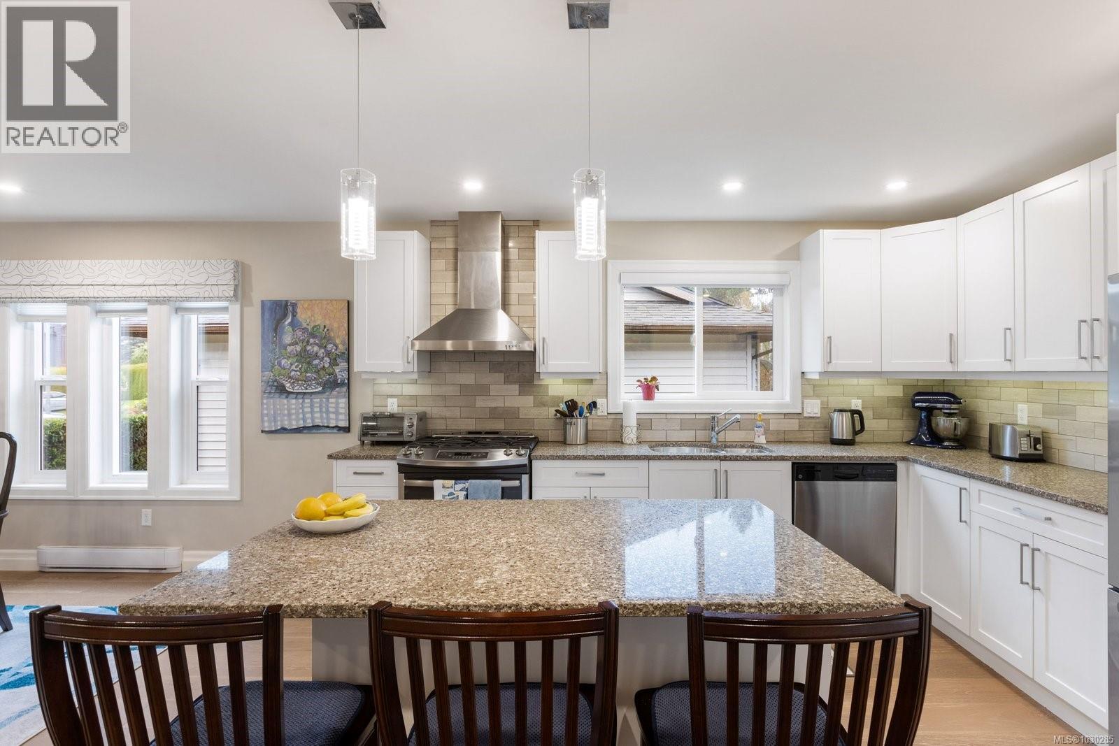  3982 Bel Nor Place, Saanich