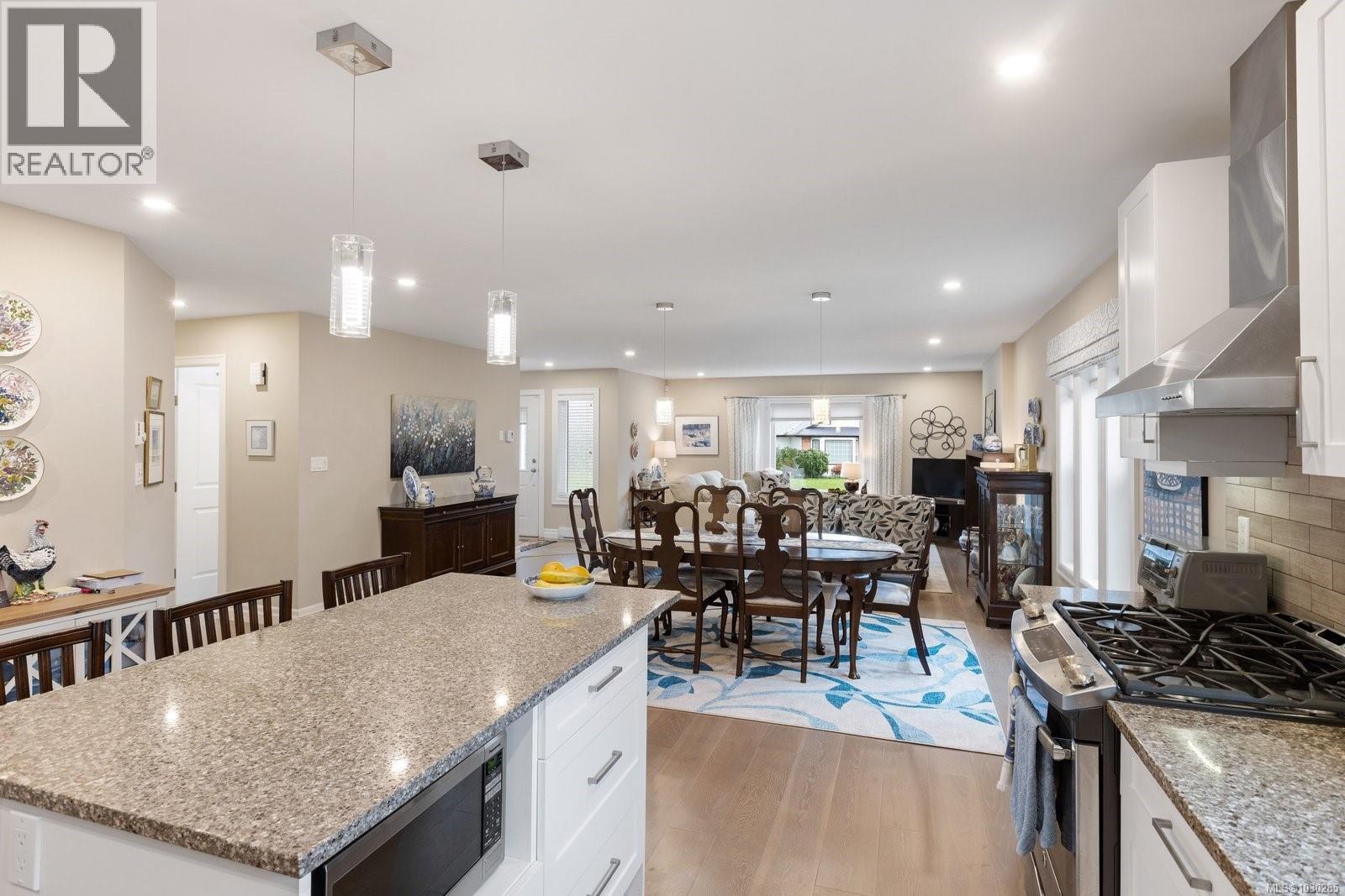  3982 Bel Nor Place, Saanich