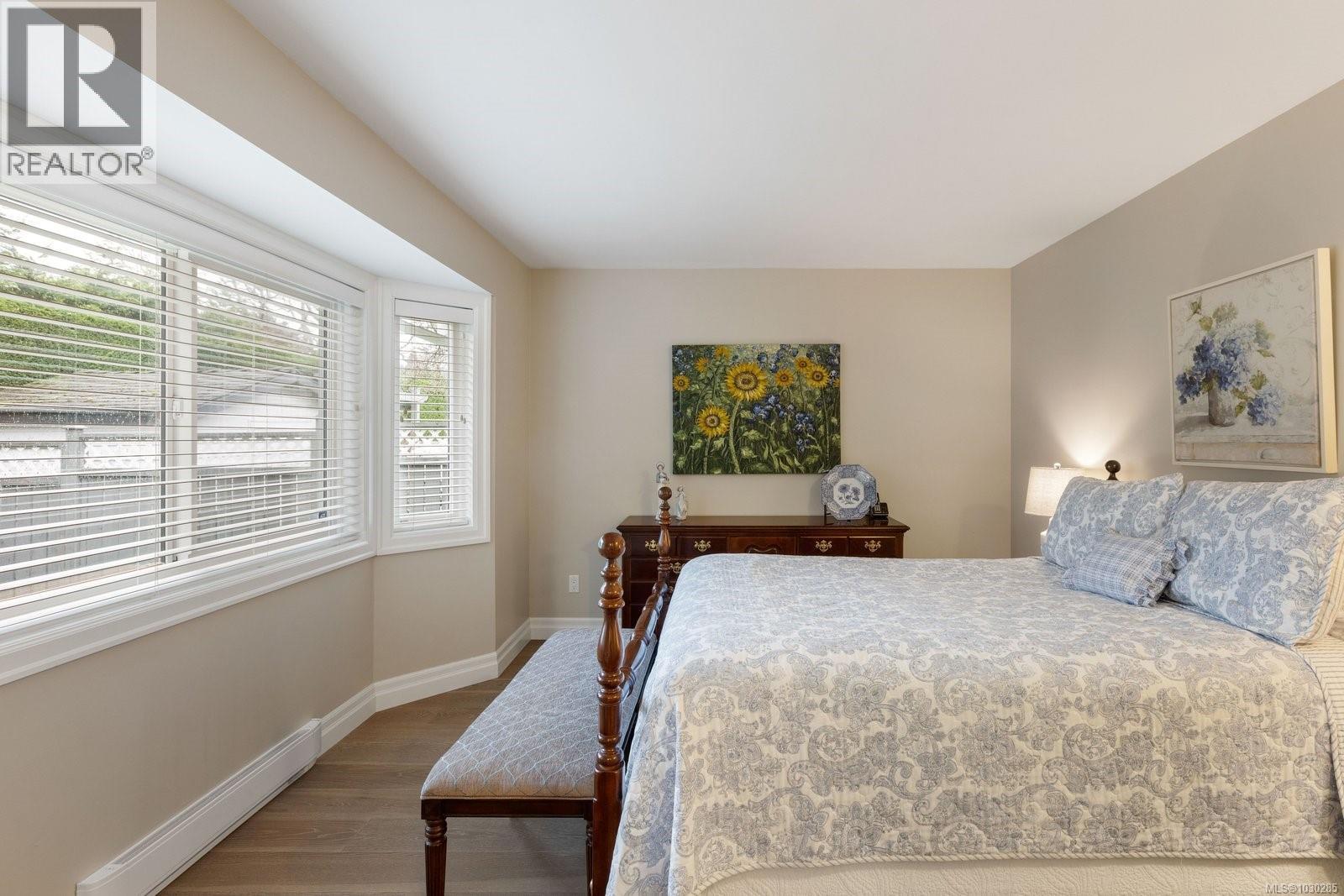  3982 Bel Nor Place, Saanich