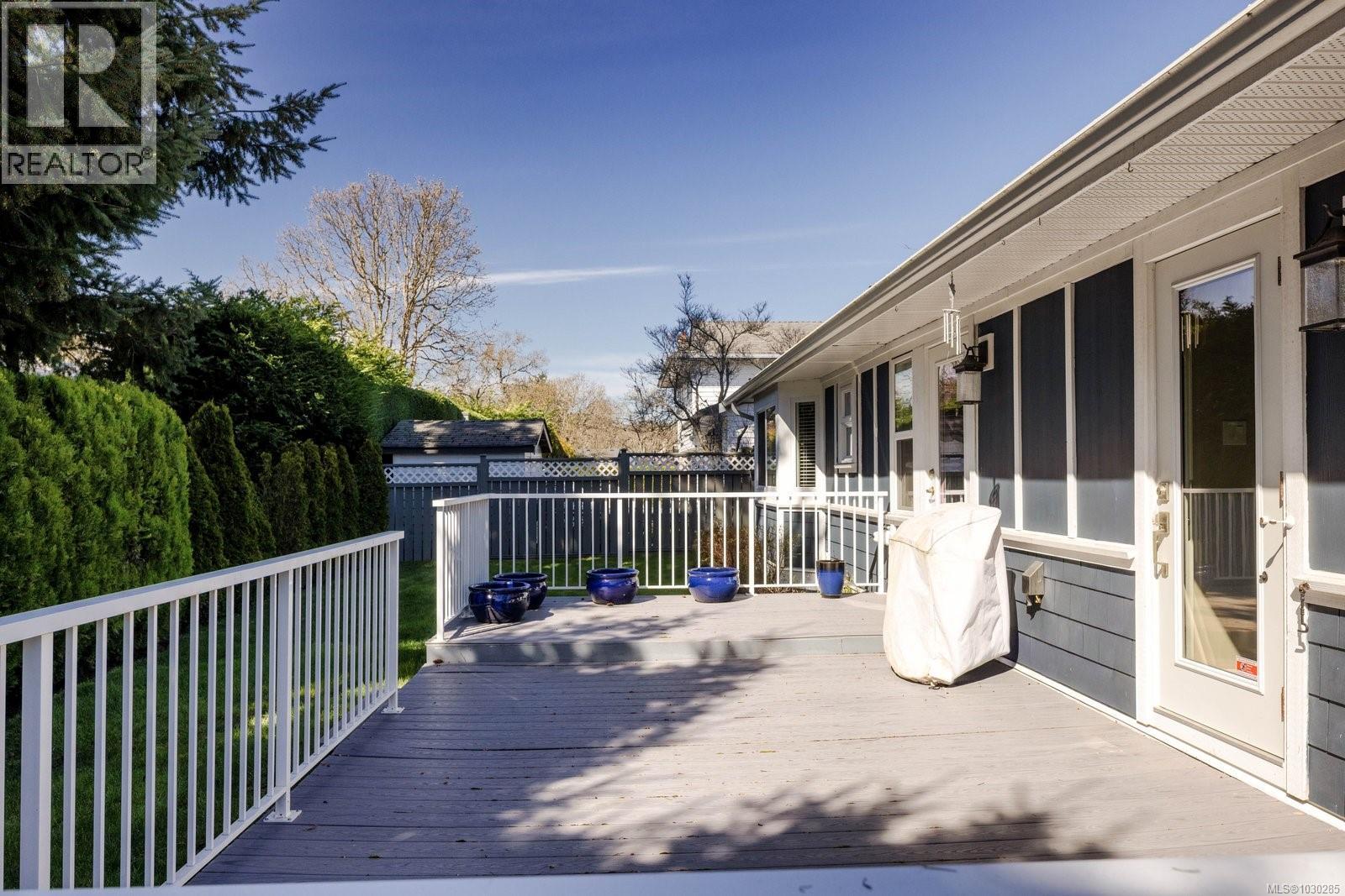  3982 Bel Nor Place, Saanich