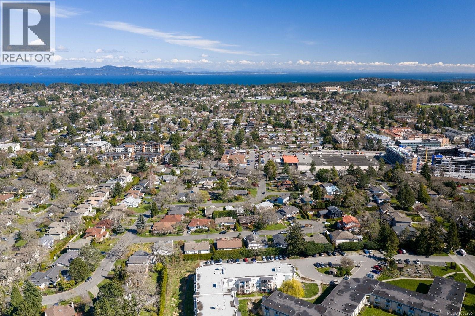  3982 Bel Nor Place, Saanich