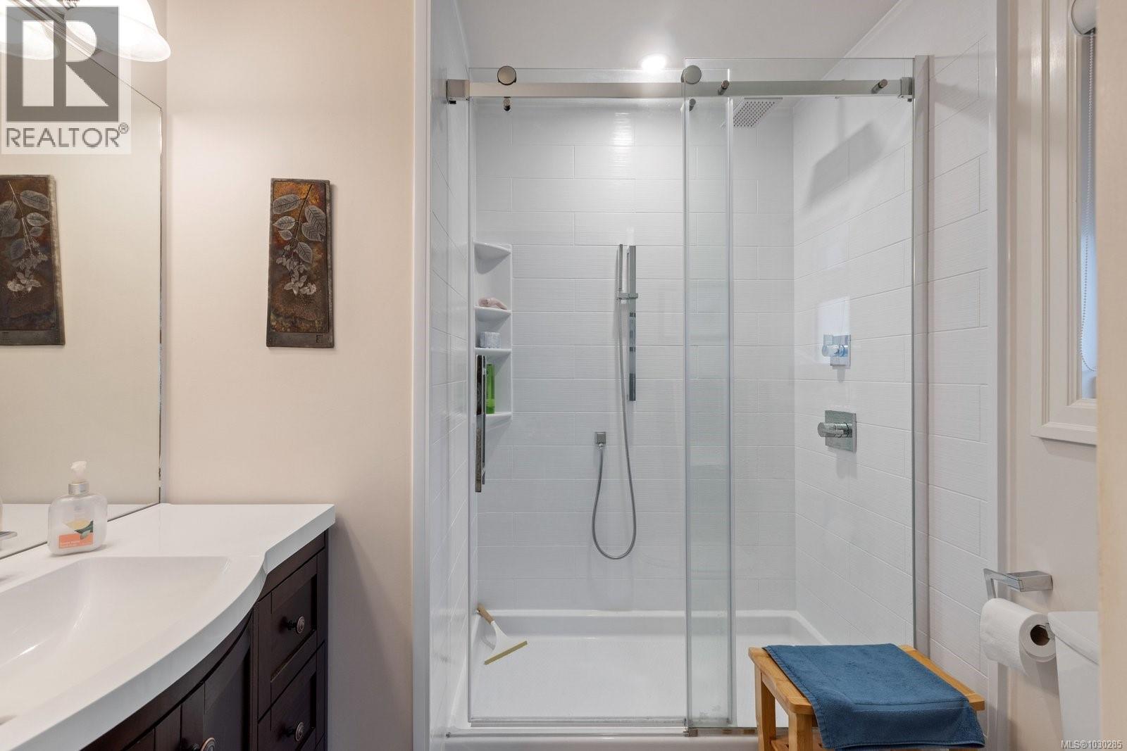  3982 Bel Nor Place, Saanich