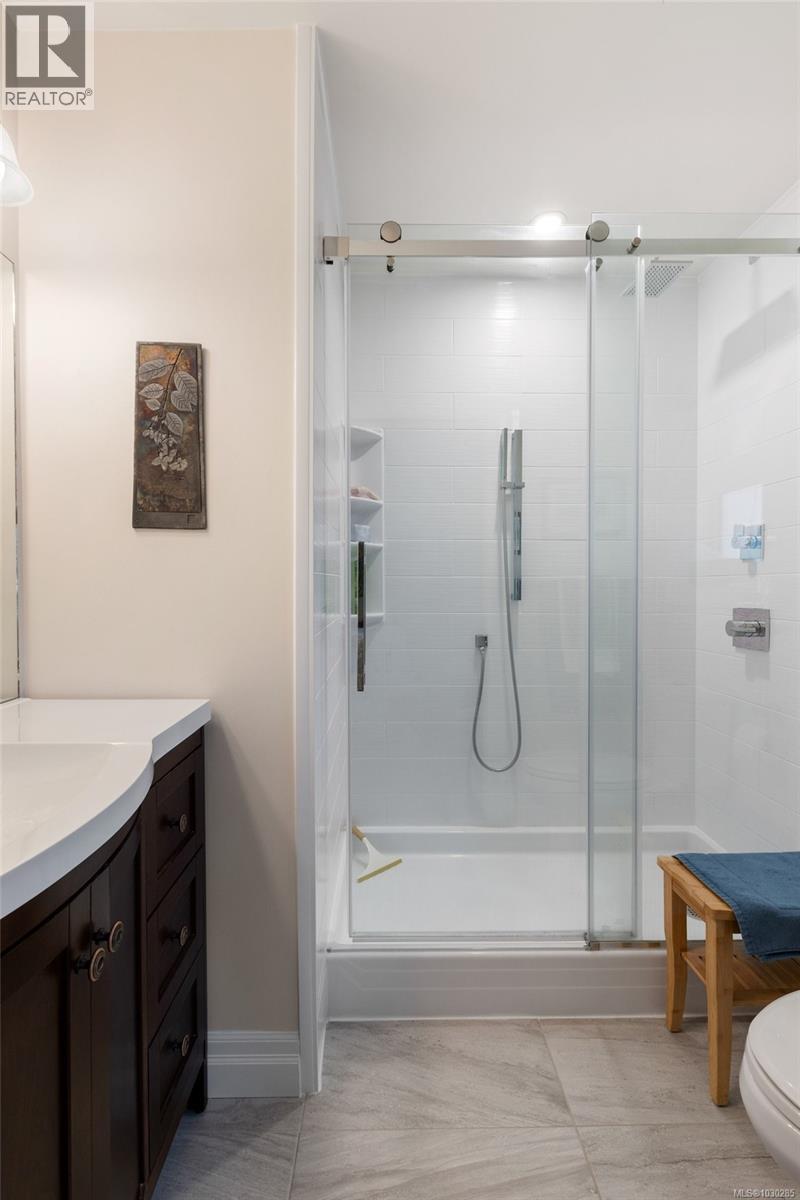  3982 Bel Nor Place, Saanich