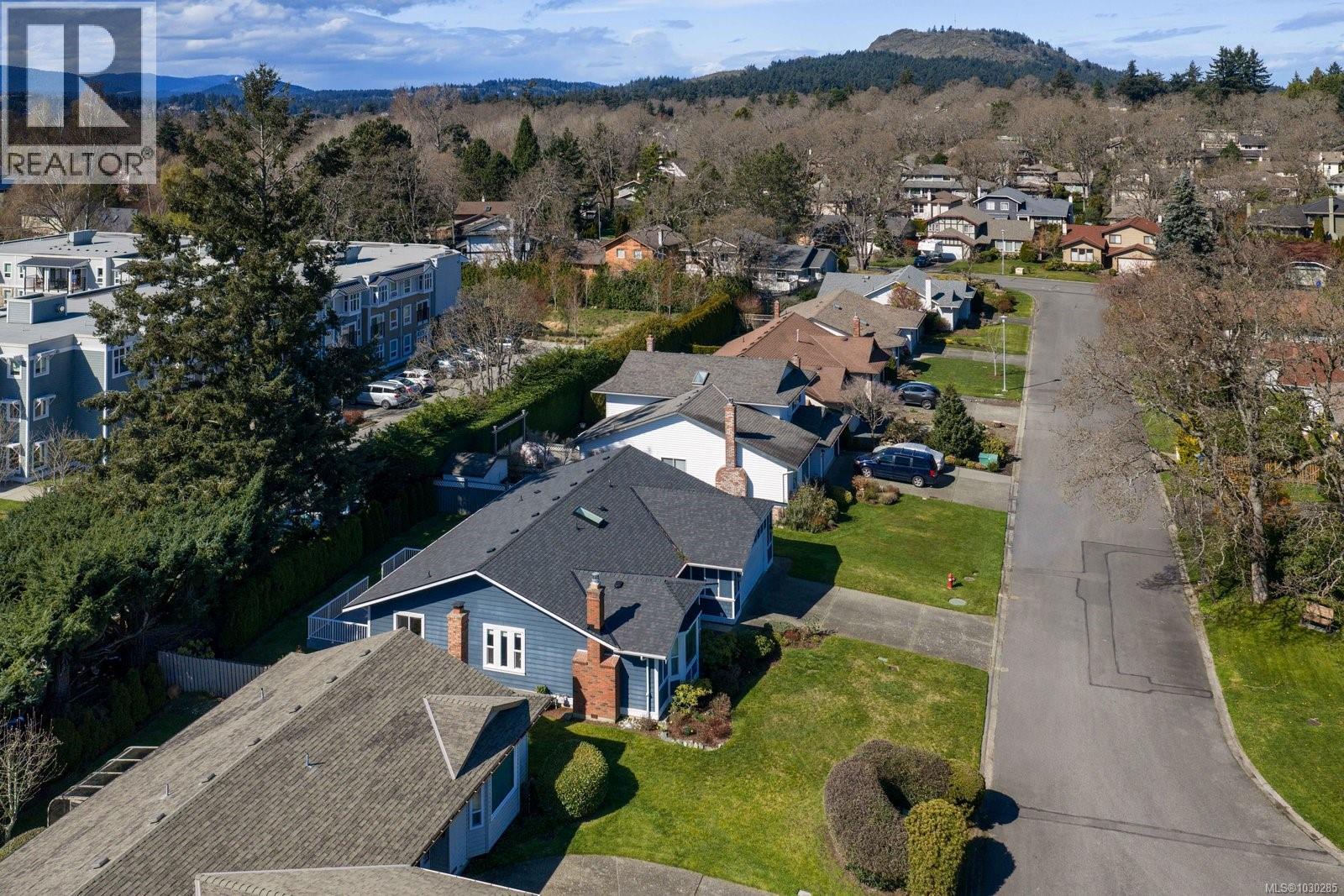  3982 Bel Nor Place, Saanich