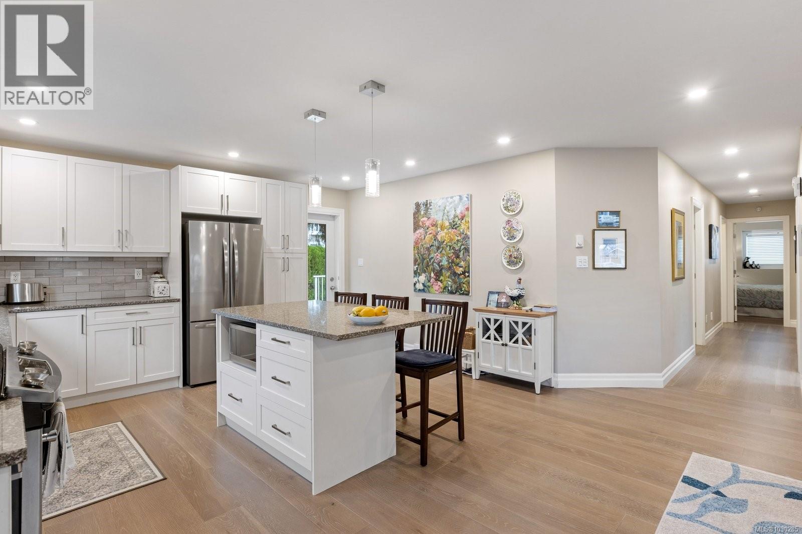  3982 Bel Nor Place, Saanich