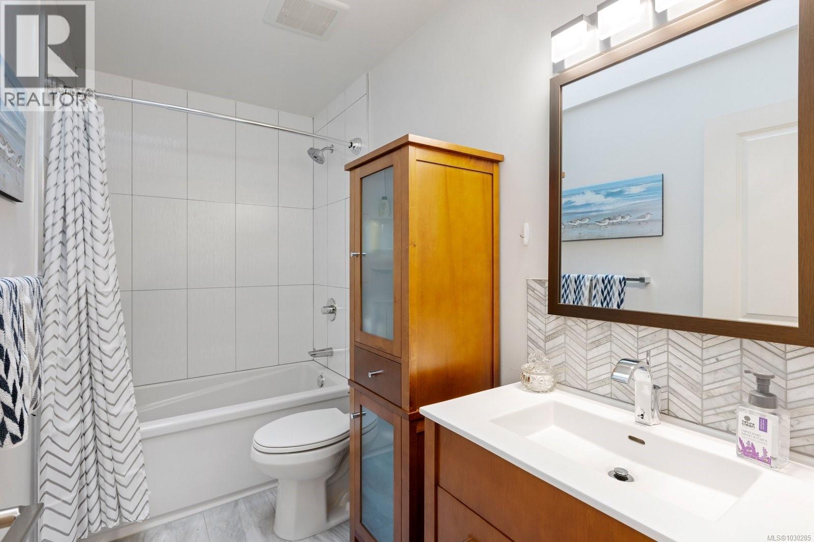  3982 Bel Nor Place, Saanich