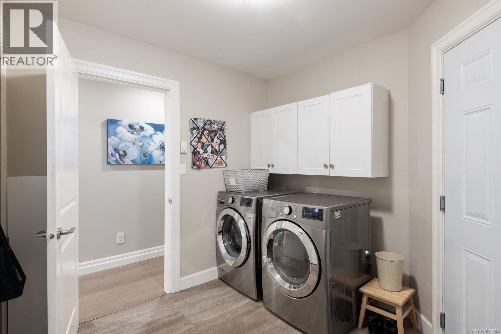  3982 Bel Nor Place, Saanich