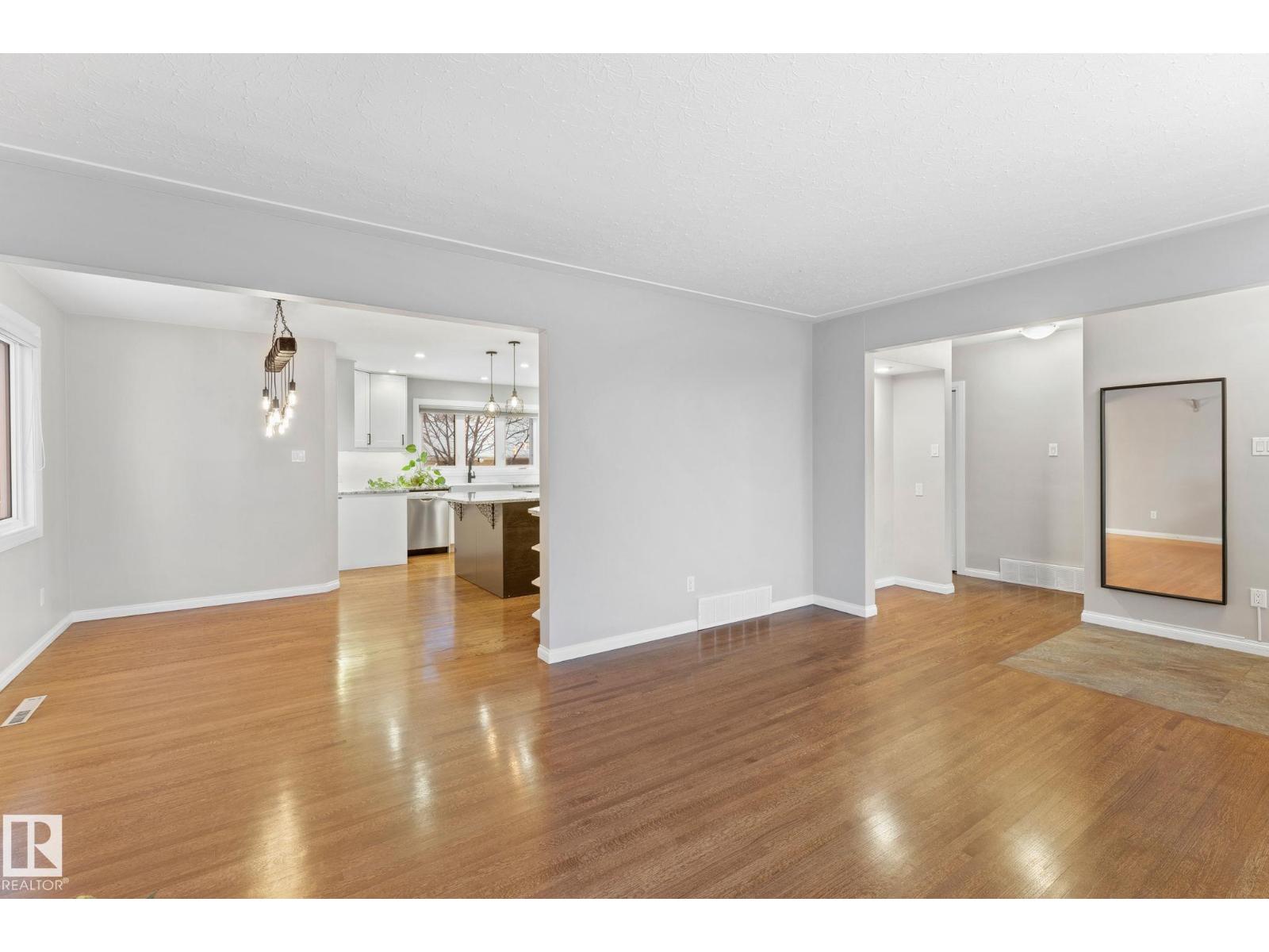 11712 48 AV NW, Edmonton