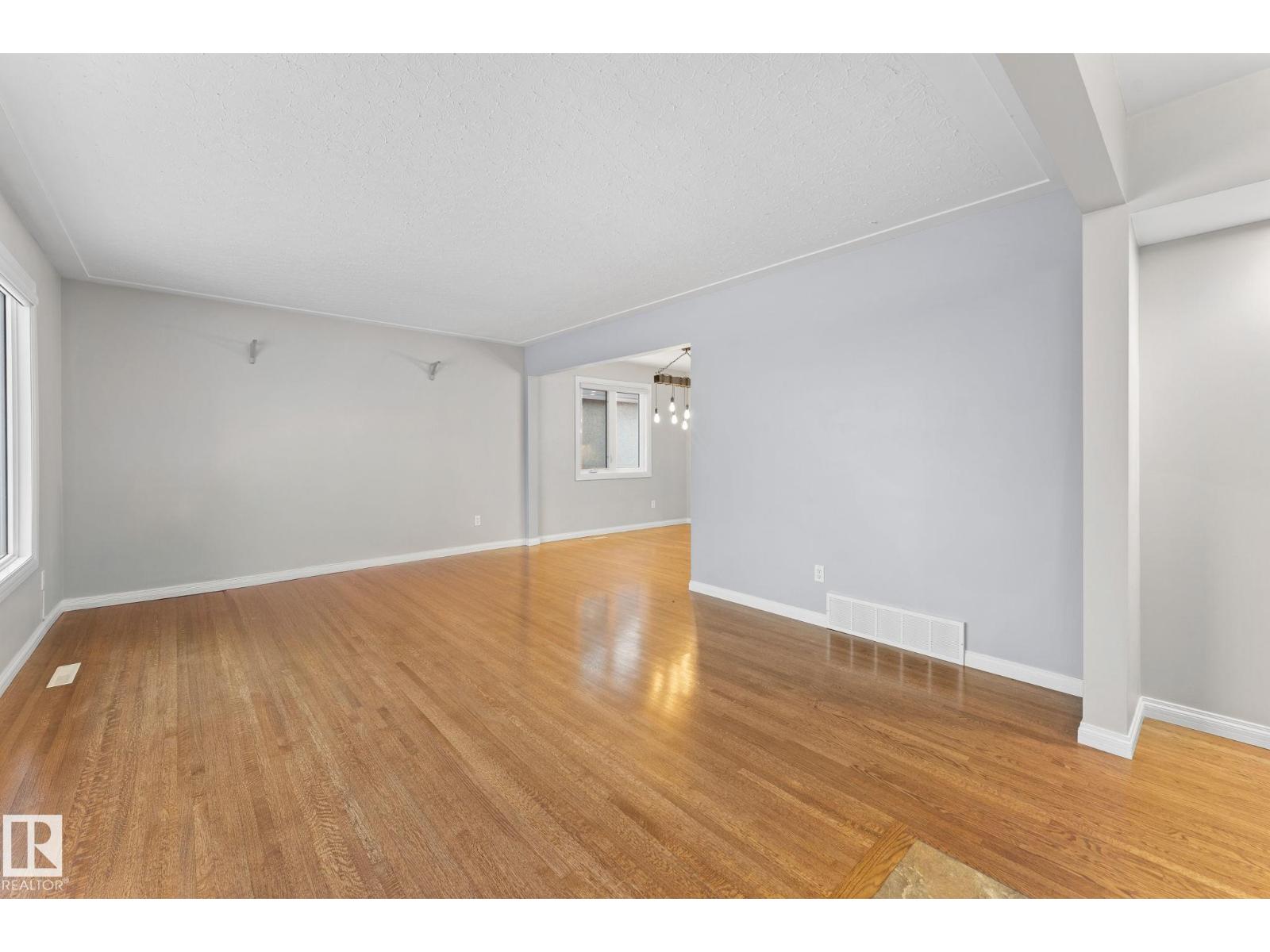 11712 48 AV NW, Edmonton