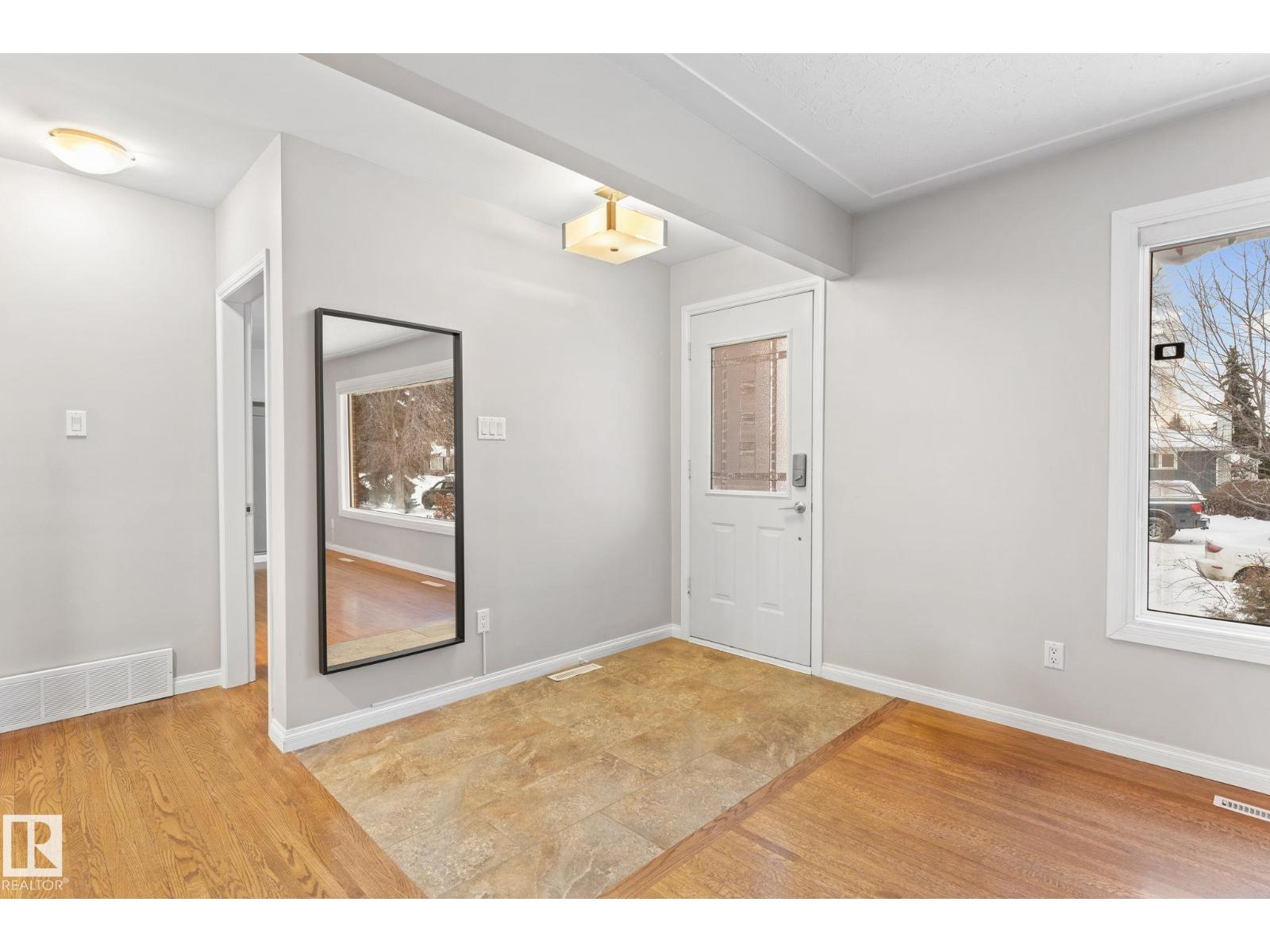 11712 48 AV NW, Edmonton