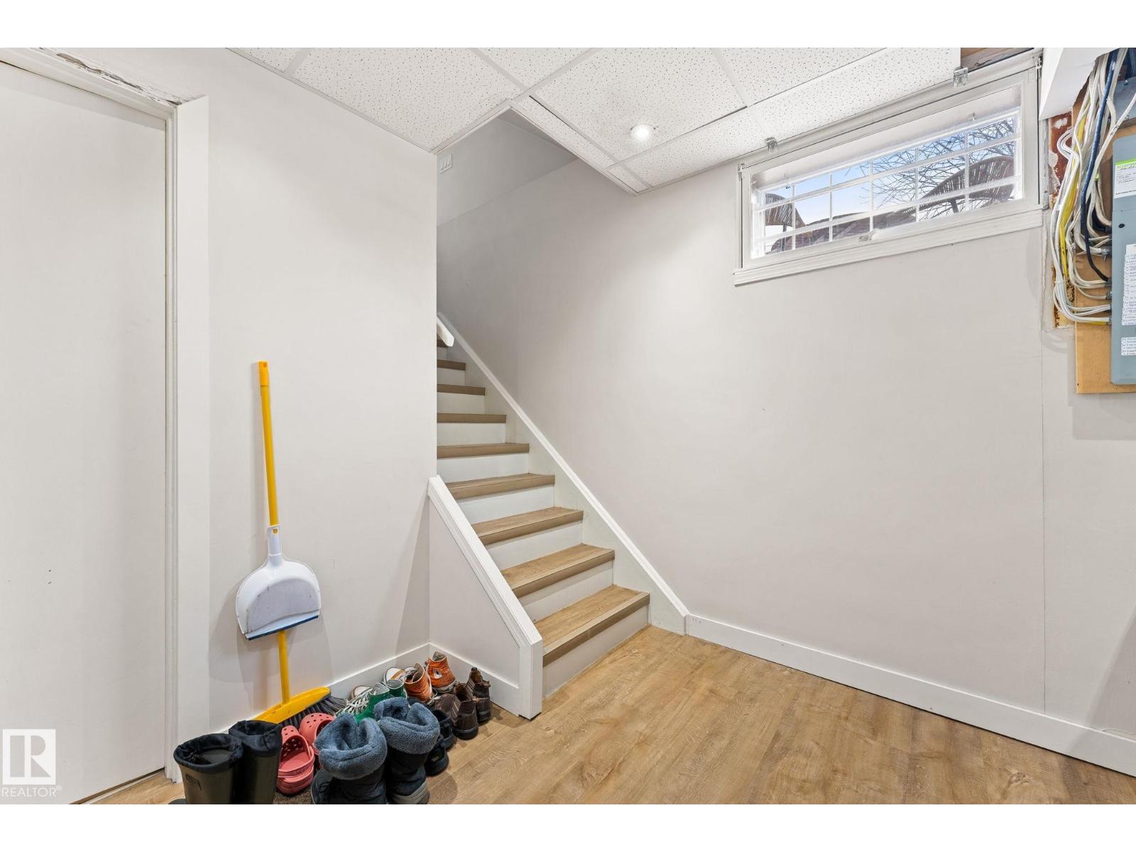 11712 48 AV NW, Edmonton