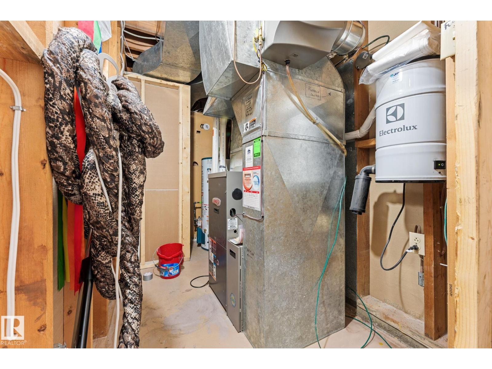 11712 48 AV NW, Edmonton