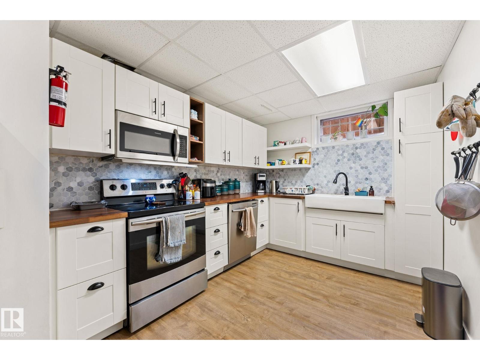 11712 48 AV NW, Edmonton