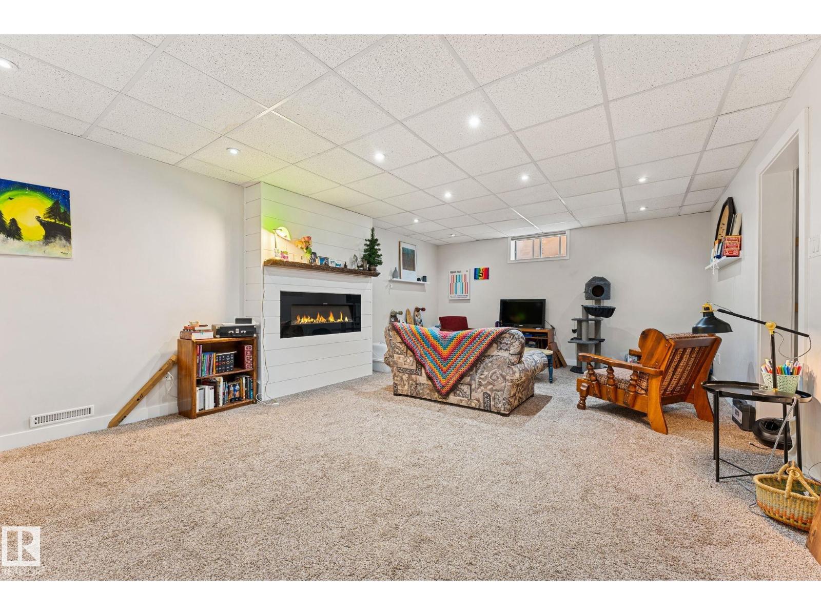 11712 48 AV NW, Edmonton