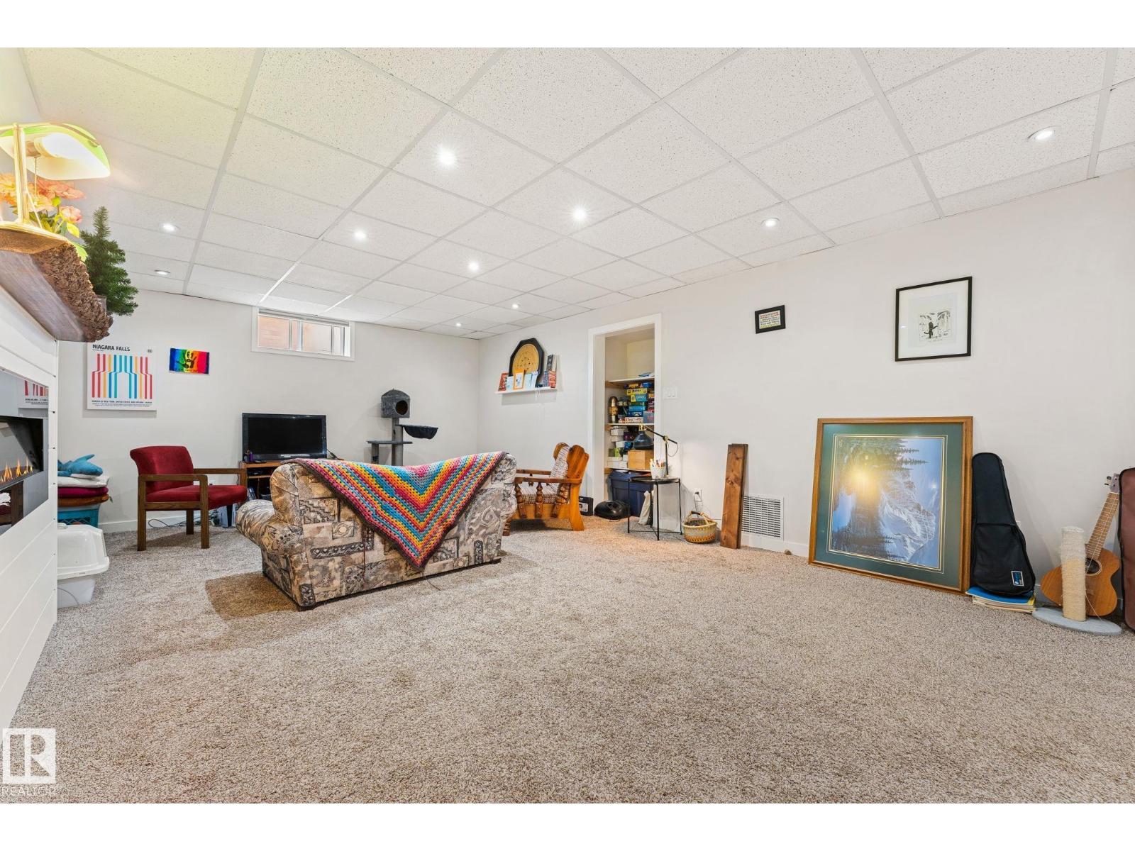 11712 48 AV NW, Edmonton