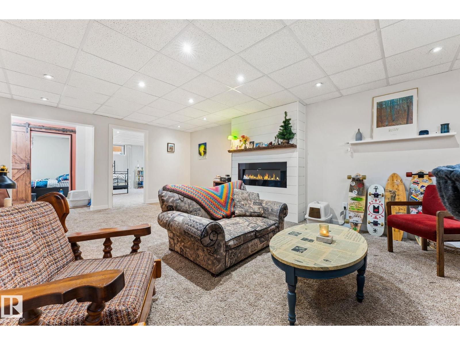 11712 48 AV NW, Edmonton