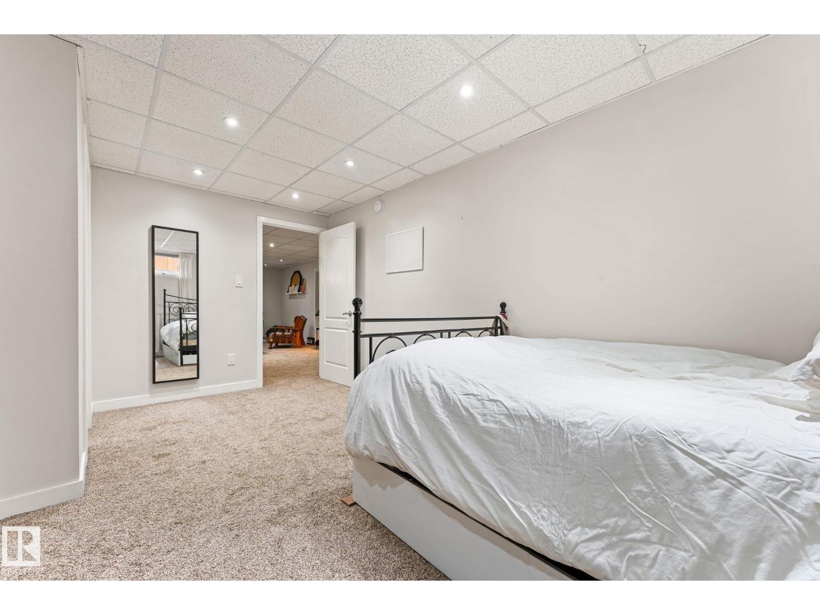 11712 48 AV NW, Edmonton