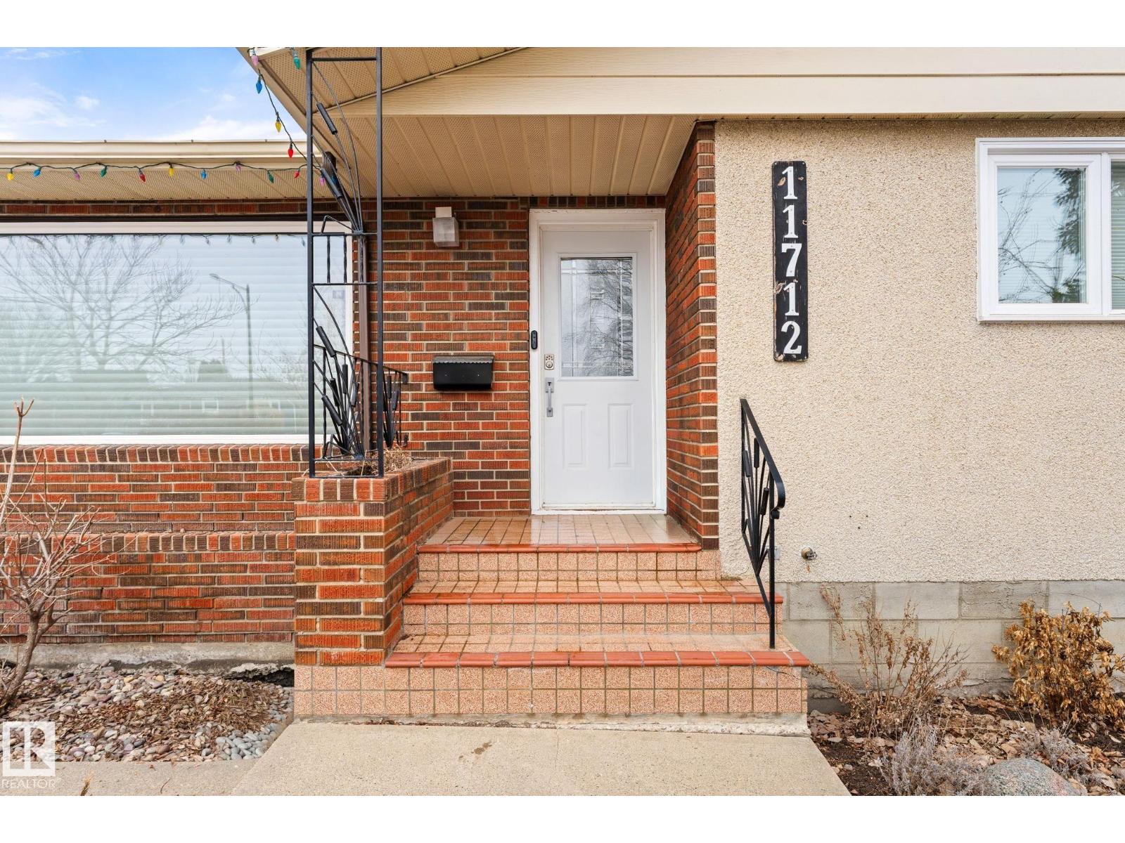 11712 48 AV NW, Edmonton