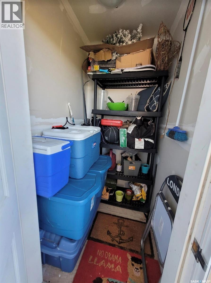 3 & 4 825 GLADSTONE STREET E - 25