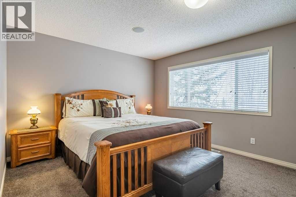 Single Family House for Sale in  Springbluff Boulevard SW Springbank Hill Calgary 