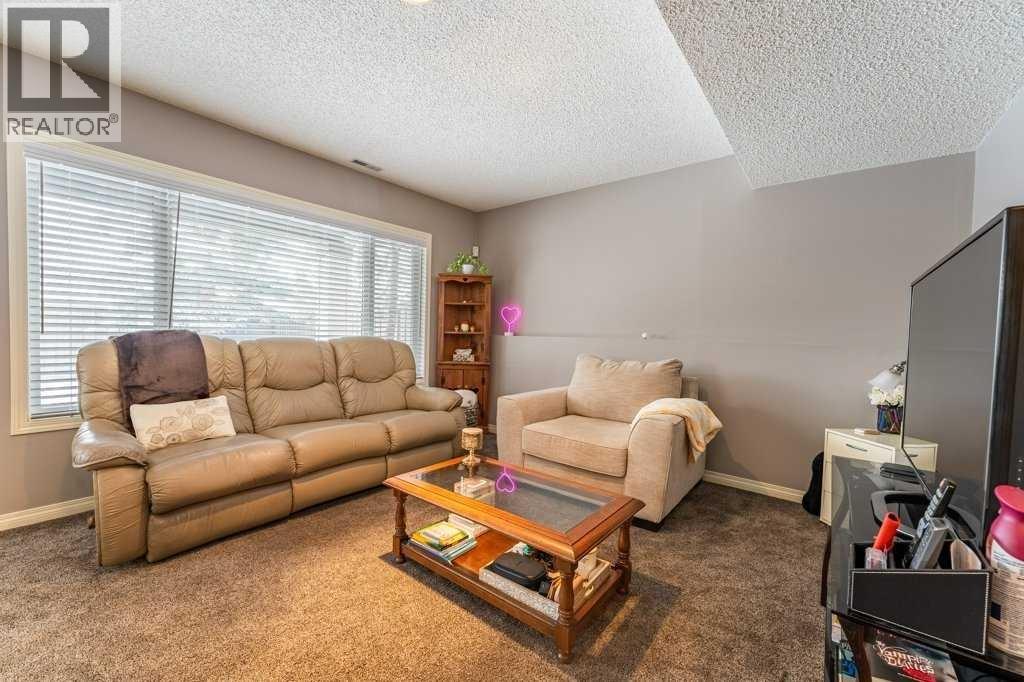 Single Family House for Sale in  Springbluff Boulevard SW Springbank Hill Calgary 