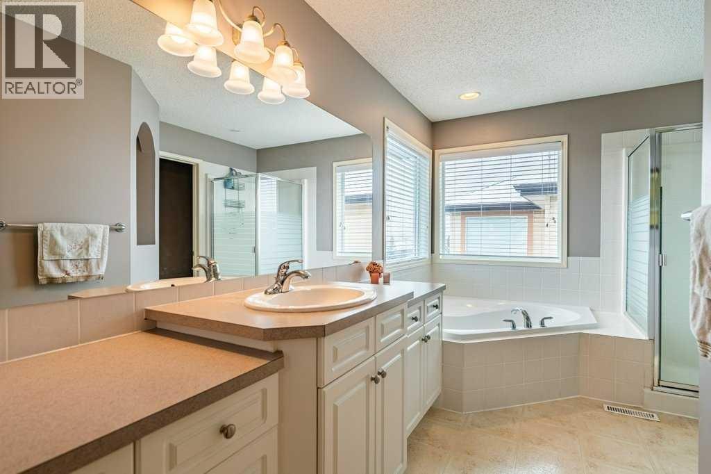 Single Family House for Sale in  Springbluff Boulevard SW Springbank Hill Calgary 