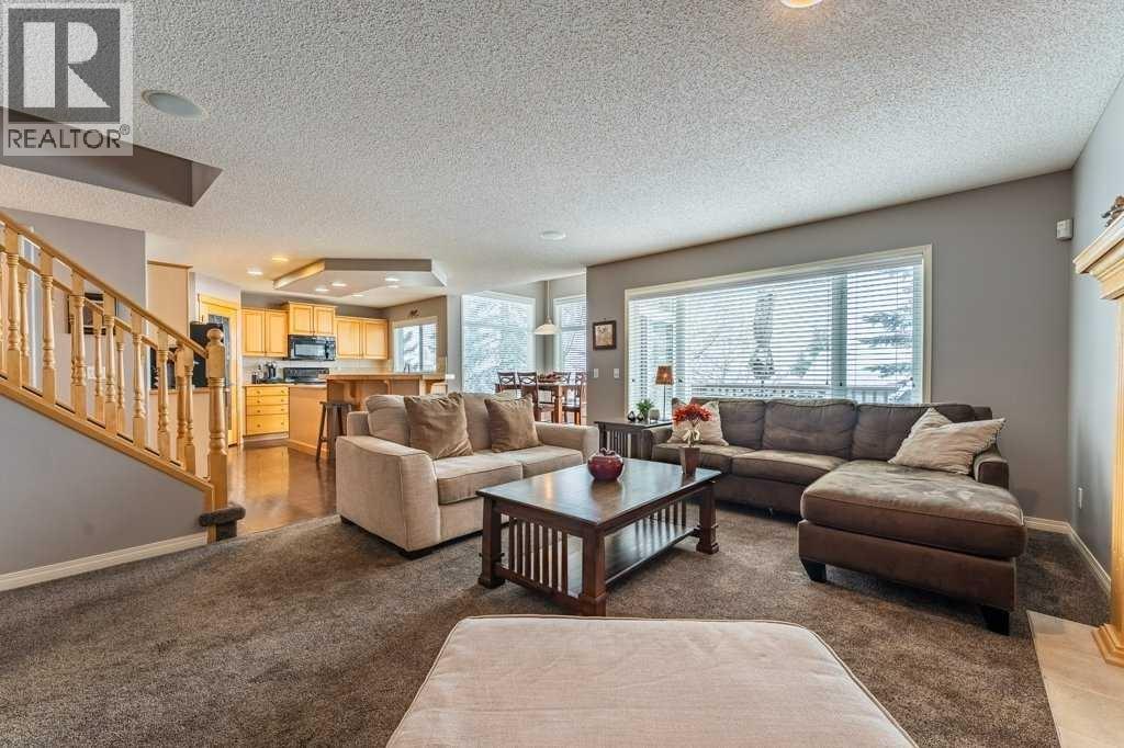 Single Family House for Sale in  Springbluff Boulevard SW Springbank Hill Calgary 