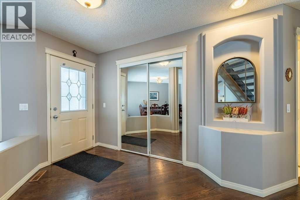 Single Family House for Sale in  Springbluff Boulevard SW Springbank Hill Calgary 