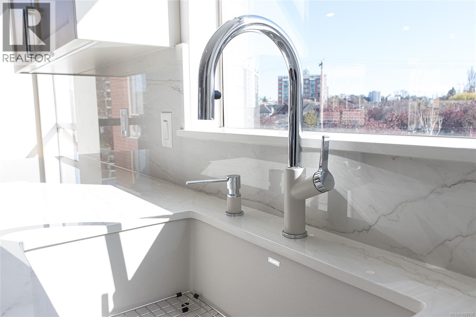 504 630 Montreal Street, Victoria