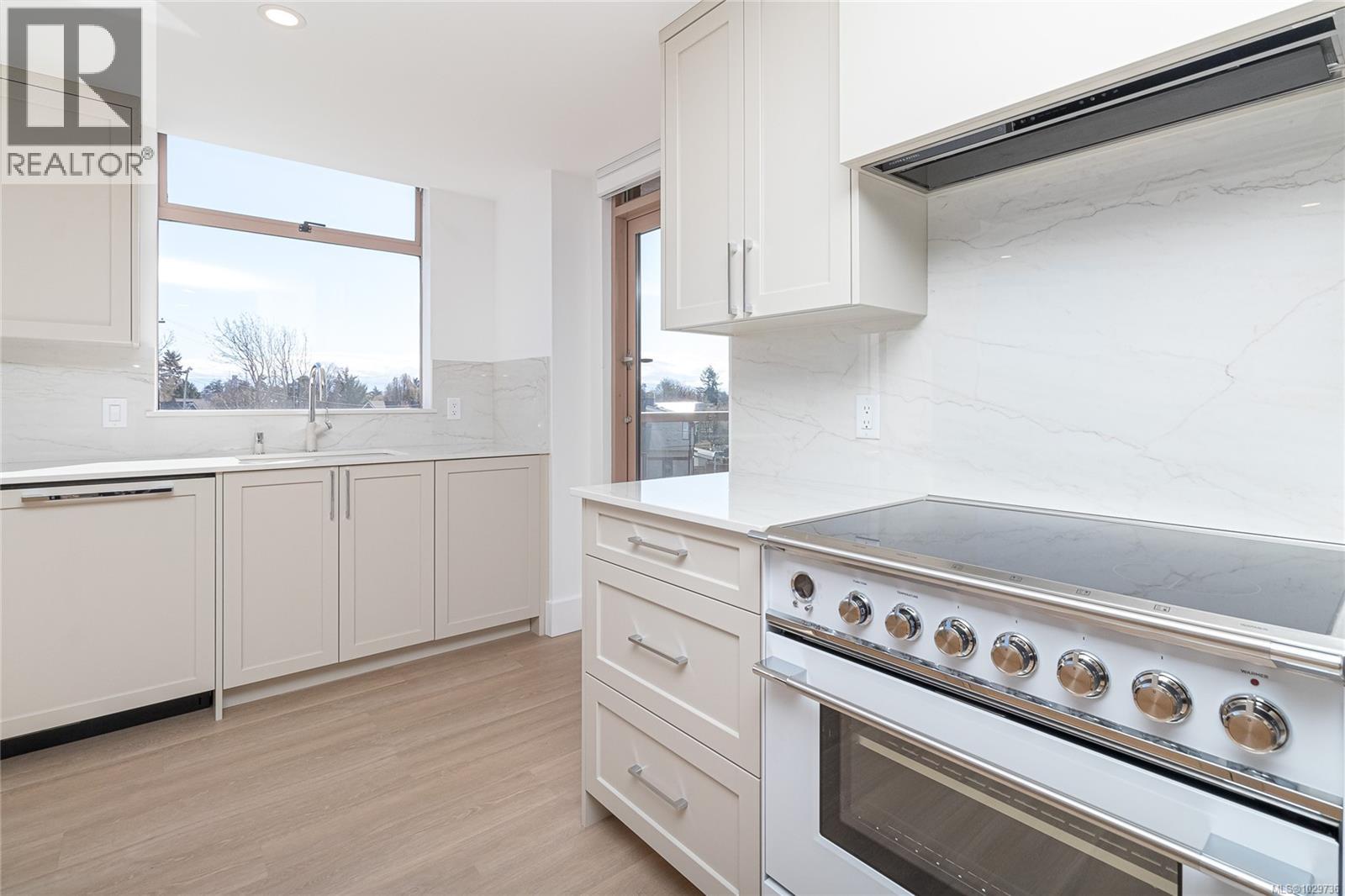 504 630 Montreal Street, Victoria