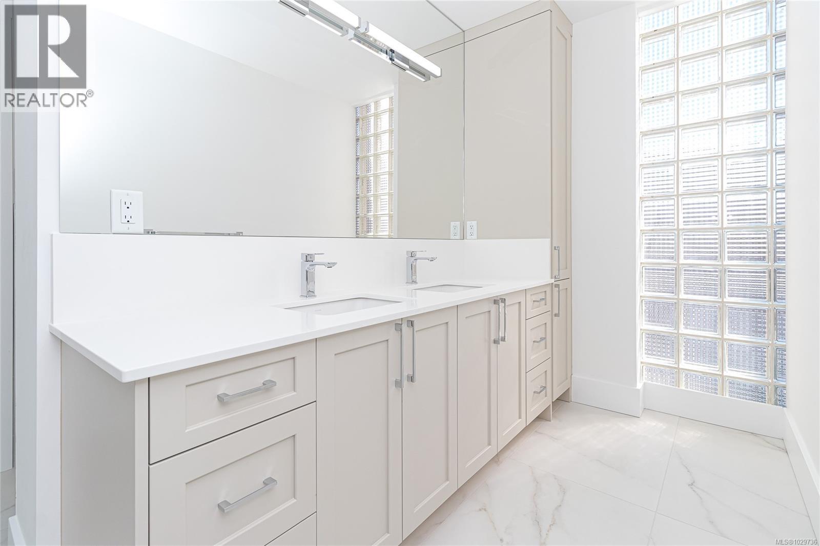 504 630 Montreal Street, Victoria