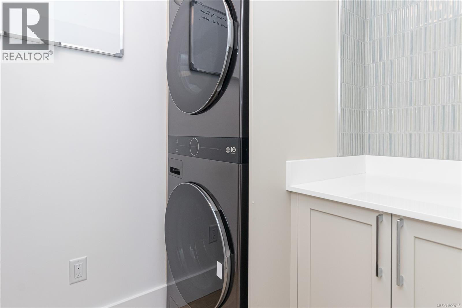 504 630 Montreal Street, Victoria