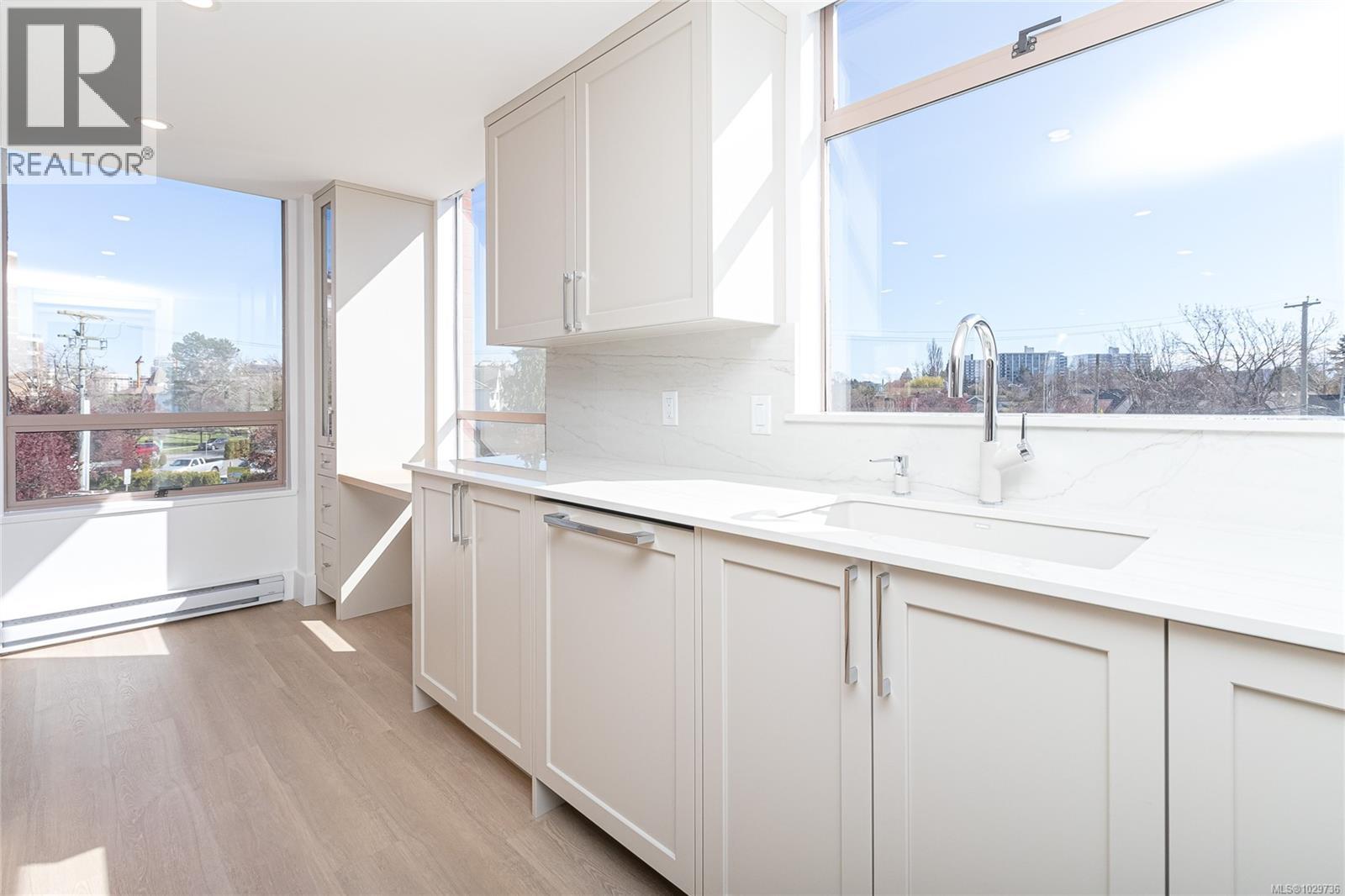 504 630 Montreal Street, Victoria