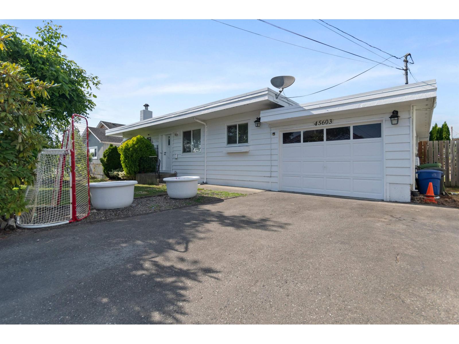 45603 REECE Avenue - photo 2