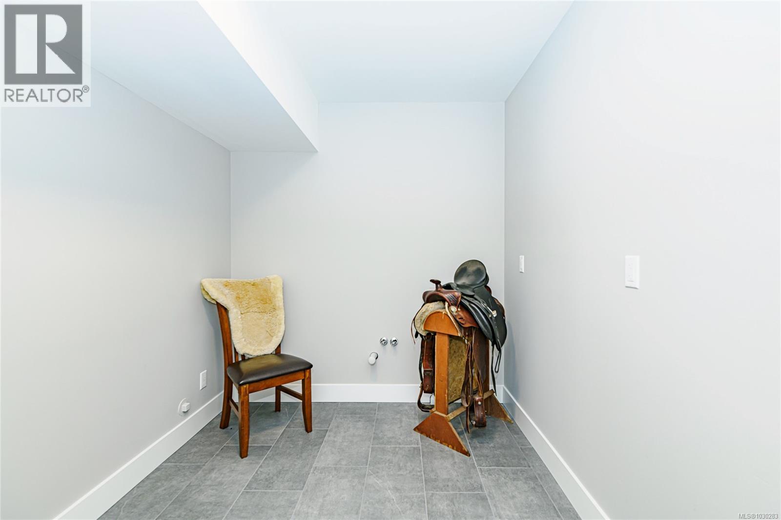 7375 LAKEFRONT DR - 48