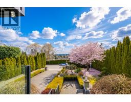 1068 Holdom Avenue, Burnaby, BC V5B3V6 Photo 15