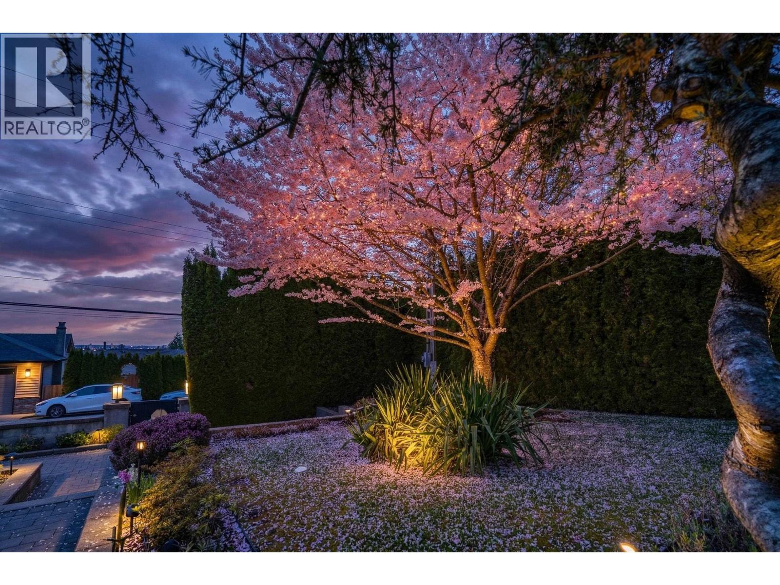 1068 HOLDOM AVENUE, Burnaby