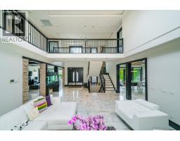1068 Holdom Avenue, Burnaby, BC V5B3V6 Photo 6