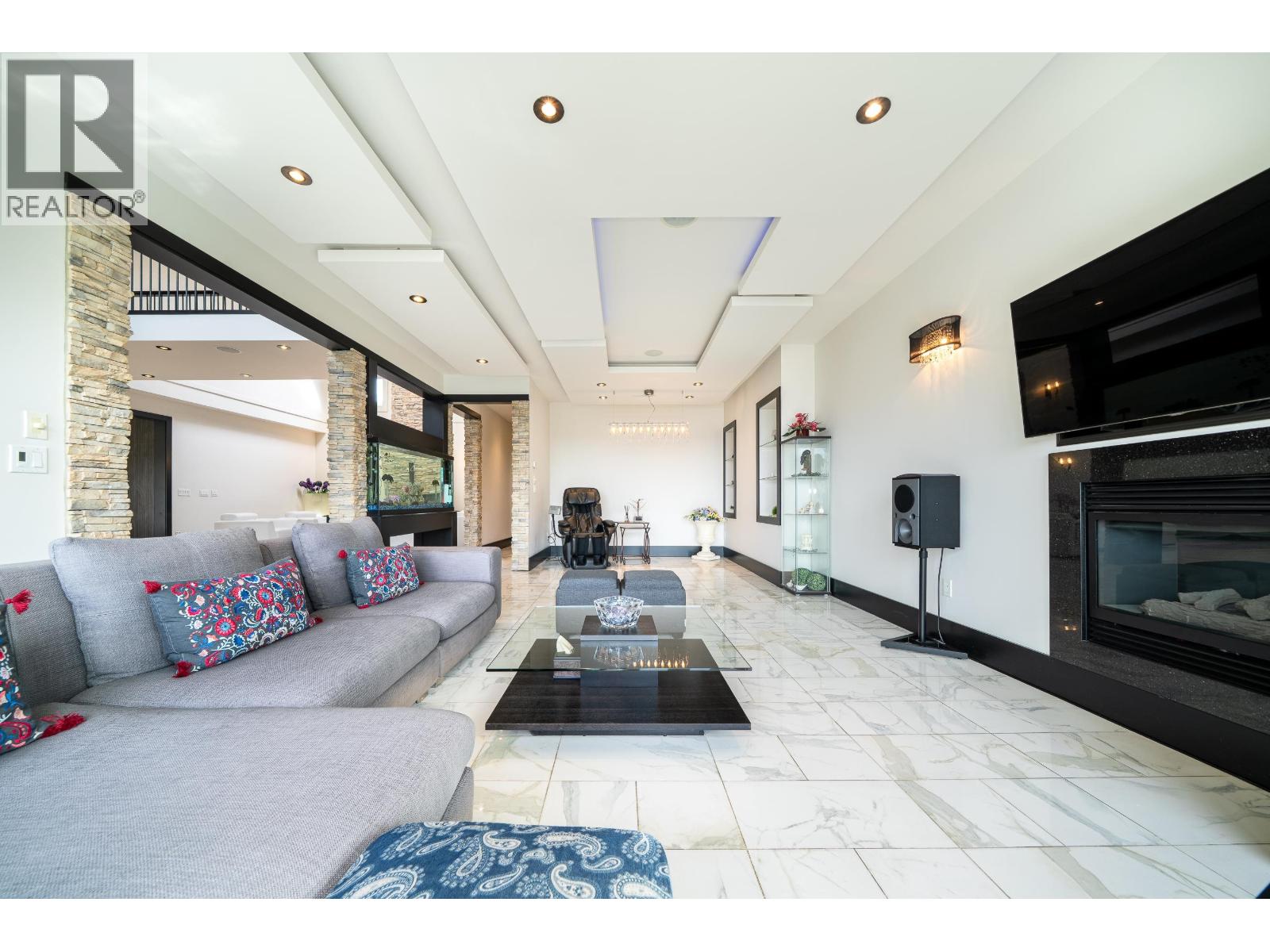 1068 HOLDOM AVENUE, Burnaby