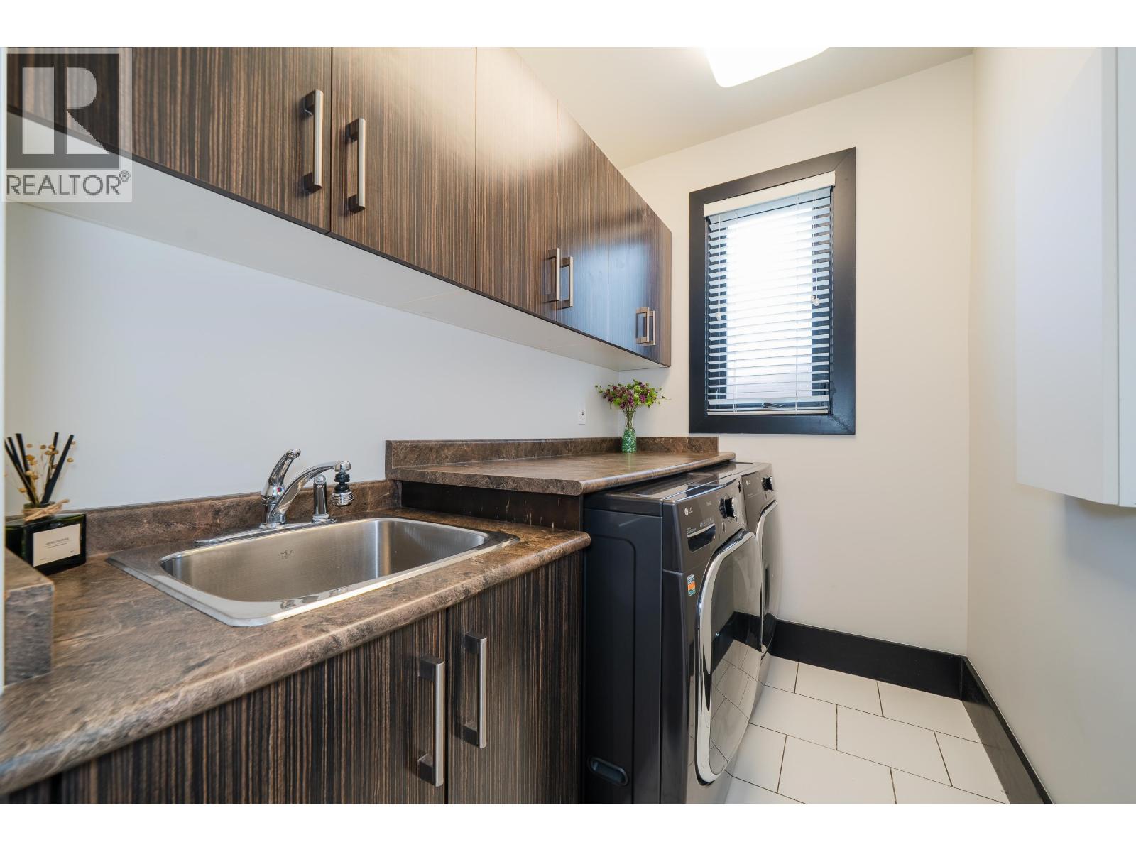 1068 HOLDOM AVENUE, Burnaby