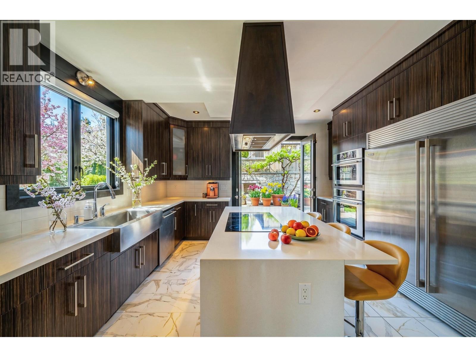 1068 HOLDOM AVENUE, Burnaby