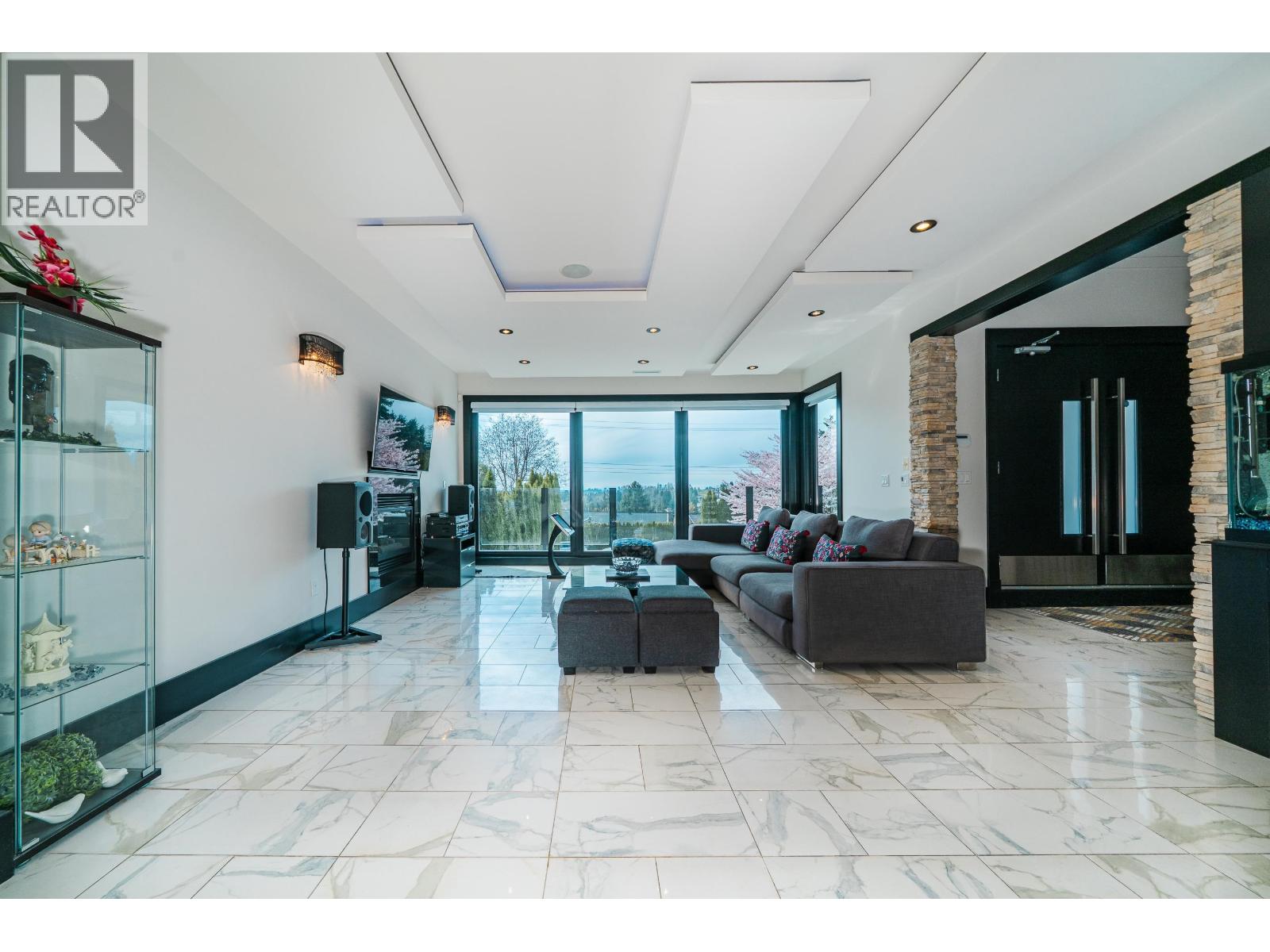 1068 HOLDOM AVENUE, Burnaby