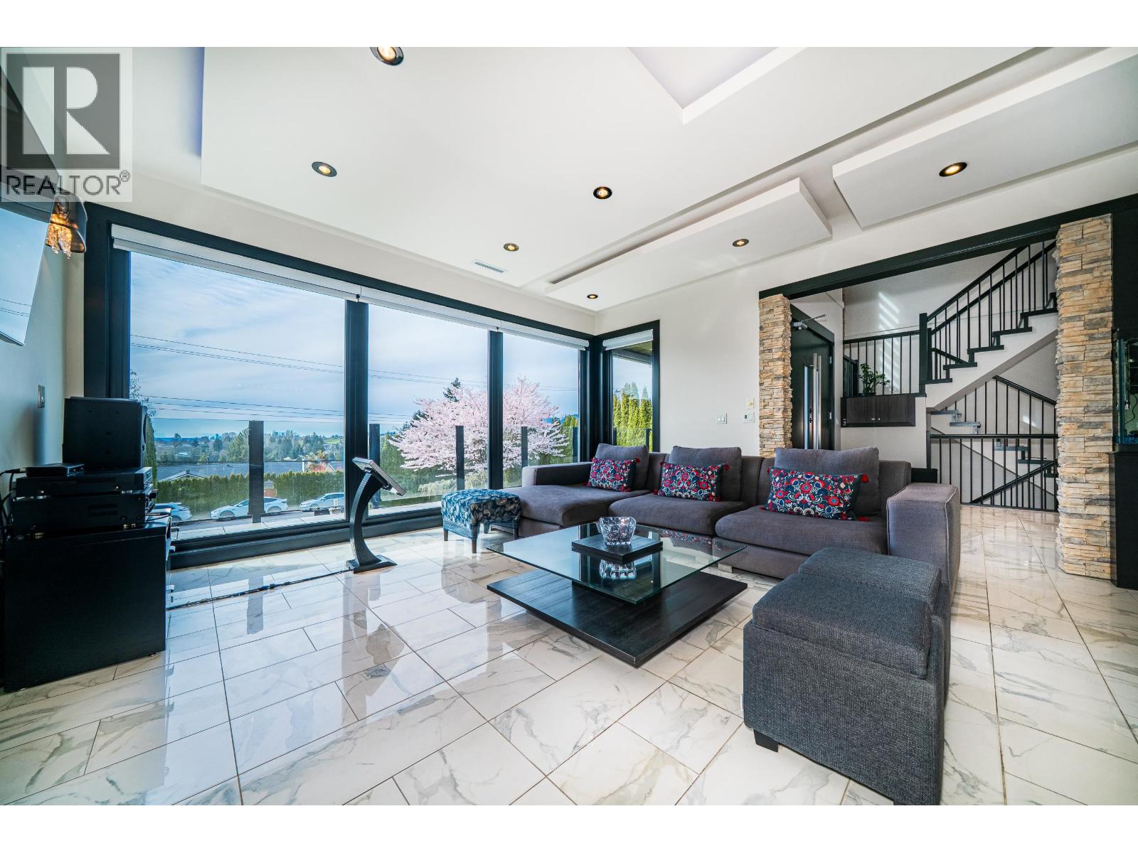 1068 HOLDOM AVENUE, Burnaby