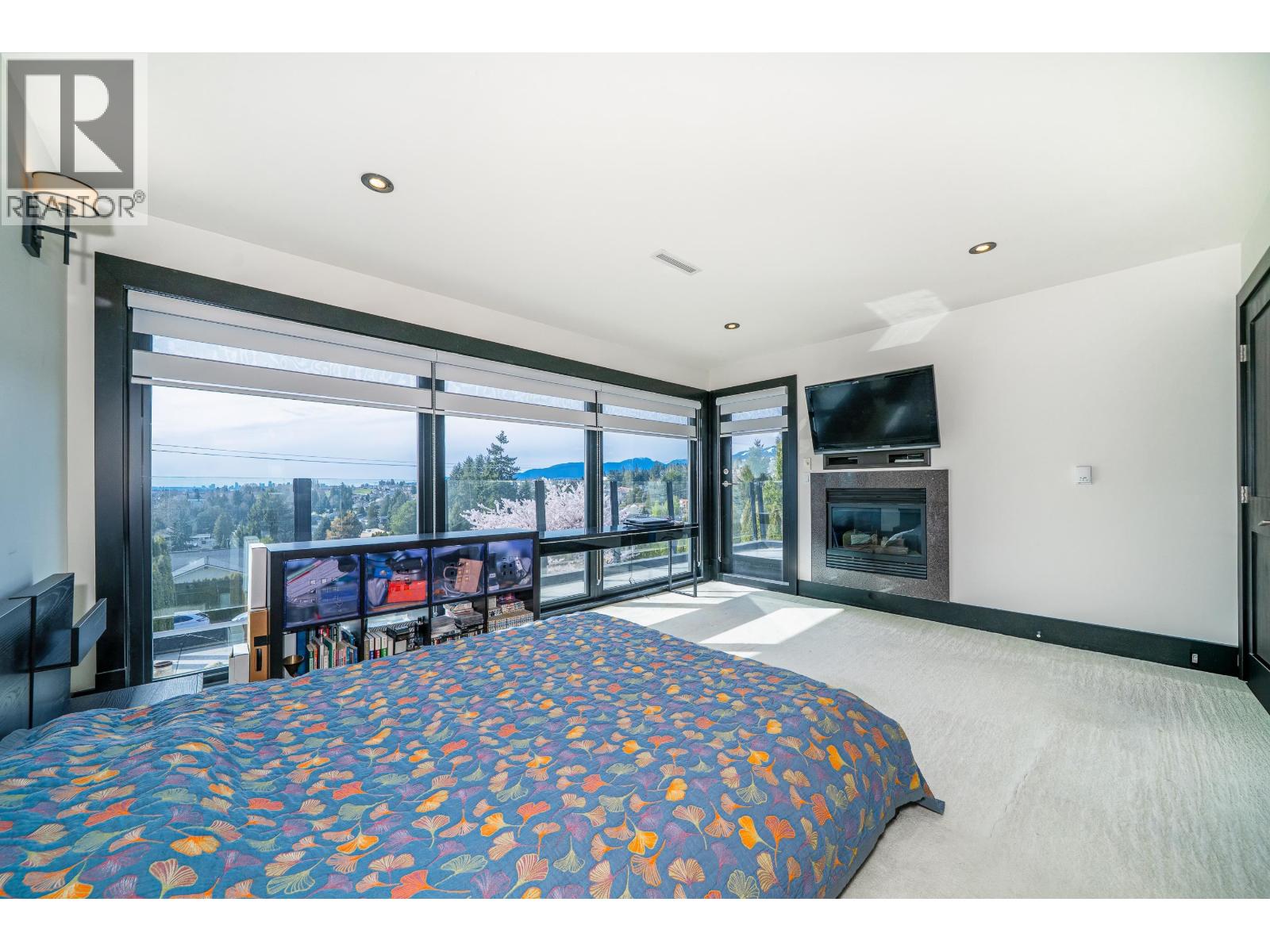 1068 HOLDOM AVENUE, Burnaby