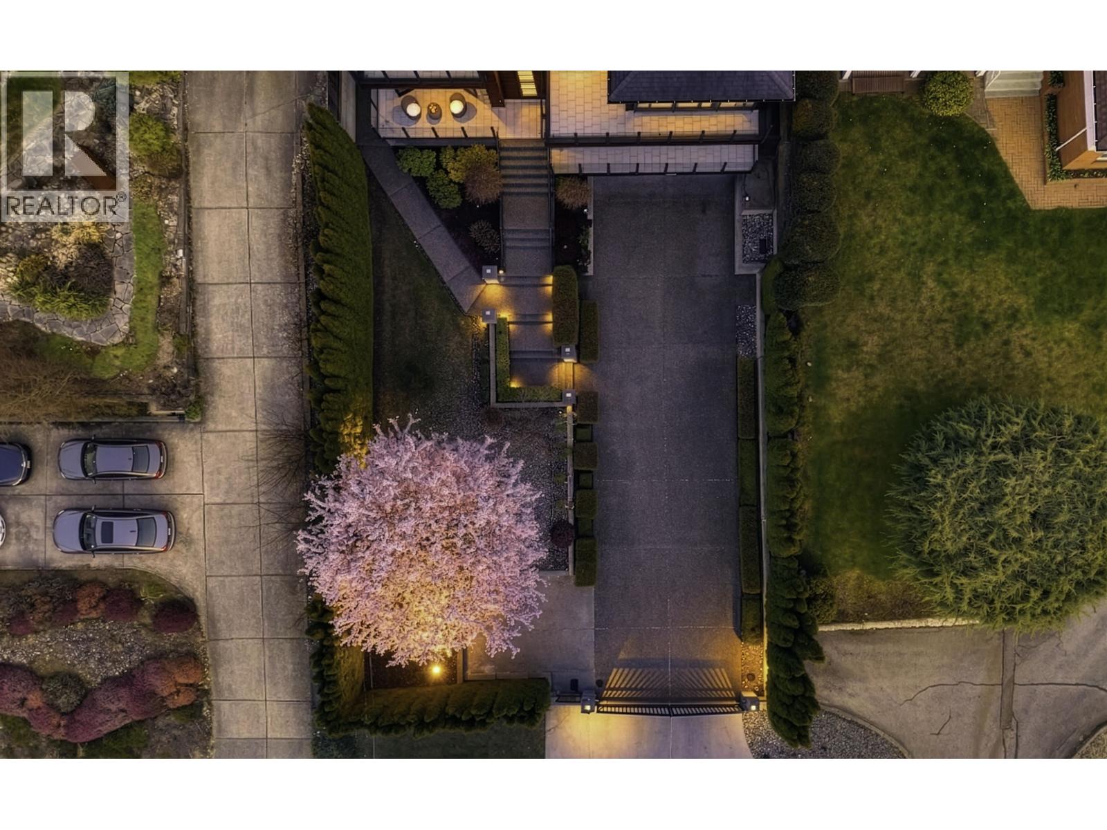 1068 HOLDOM AVENUE, Burnaby