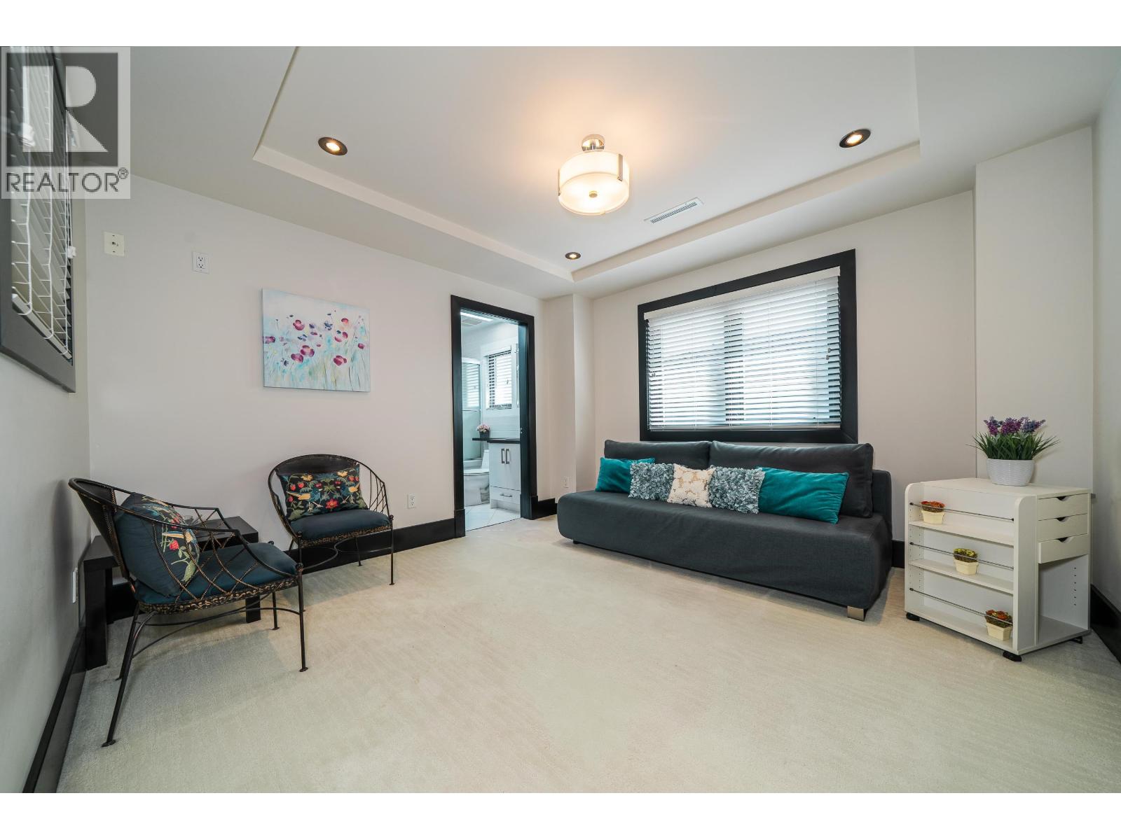 1068 HOLDOM AVENUE, Burnaby