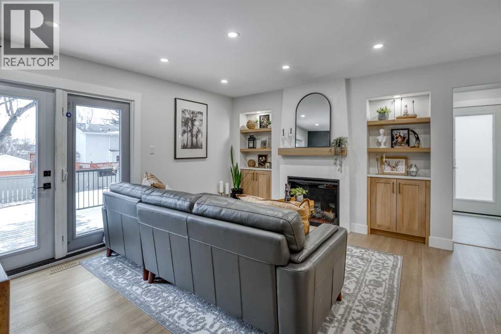 Single Family House 4 Level for Sale in  Oakside Circle Oakridge Calgary 