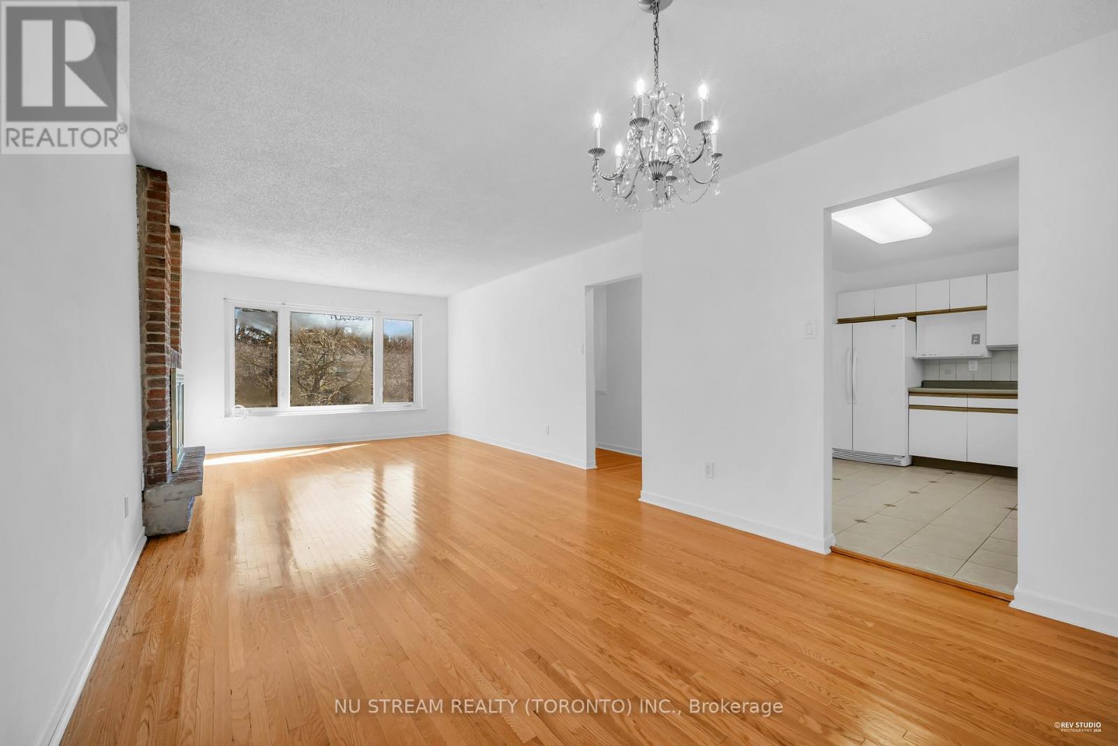 18 EMILY CARR STREET - 4